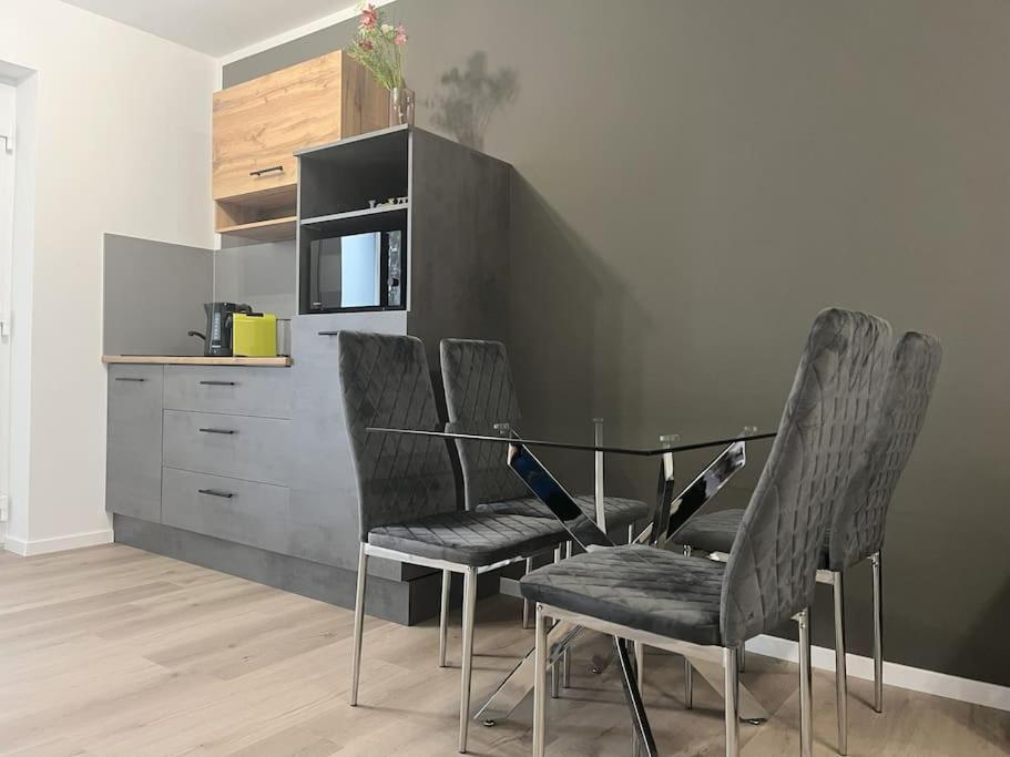 Staywell For 4 In The City I Parking I Wifi I Netflix Paderborn Luaran gambar